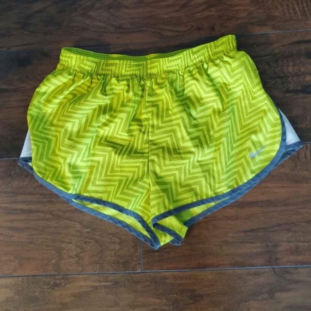 Nike dri fit shorts (size small)
